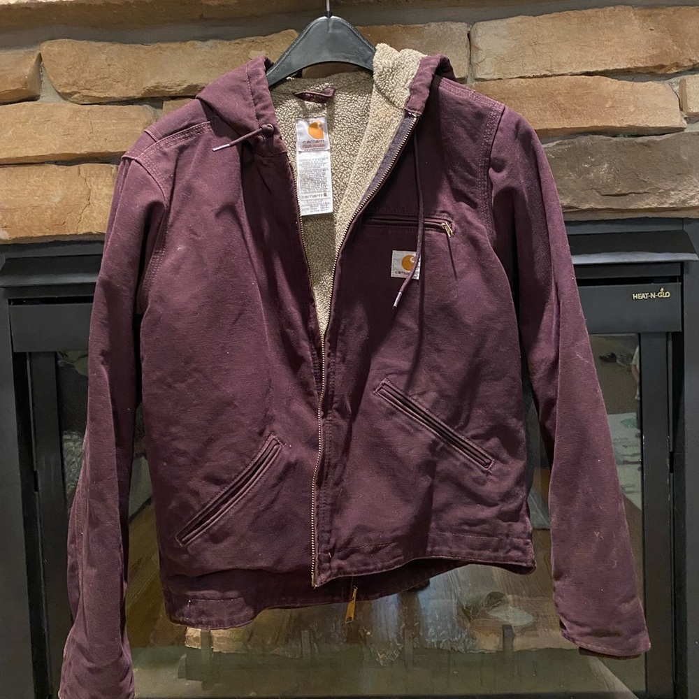 Women’s Zip Up Carhartt Utility Jacket. Purple/maroon.